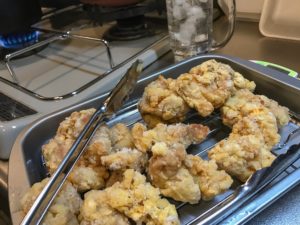 鶏もも唐揚げ 二度揚げ 1度目揚げ休ませ中