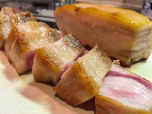 豚バラ塊 焼き色着け後の切断