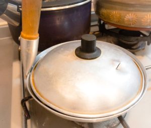 1から作るカツ丼 園食堂で30年使用されていた親子鍋