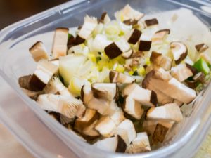 炒飯の具材たちは均等な大きさに切断